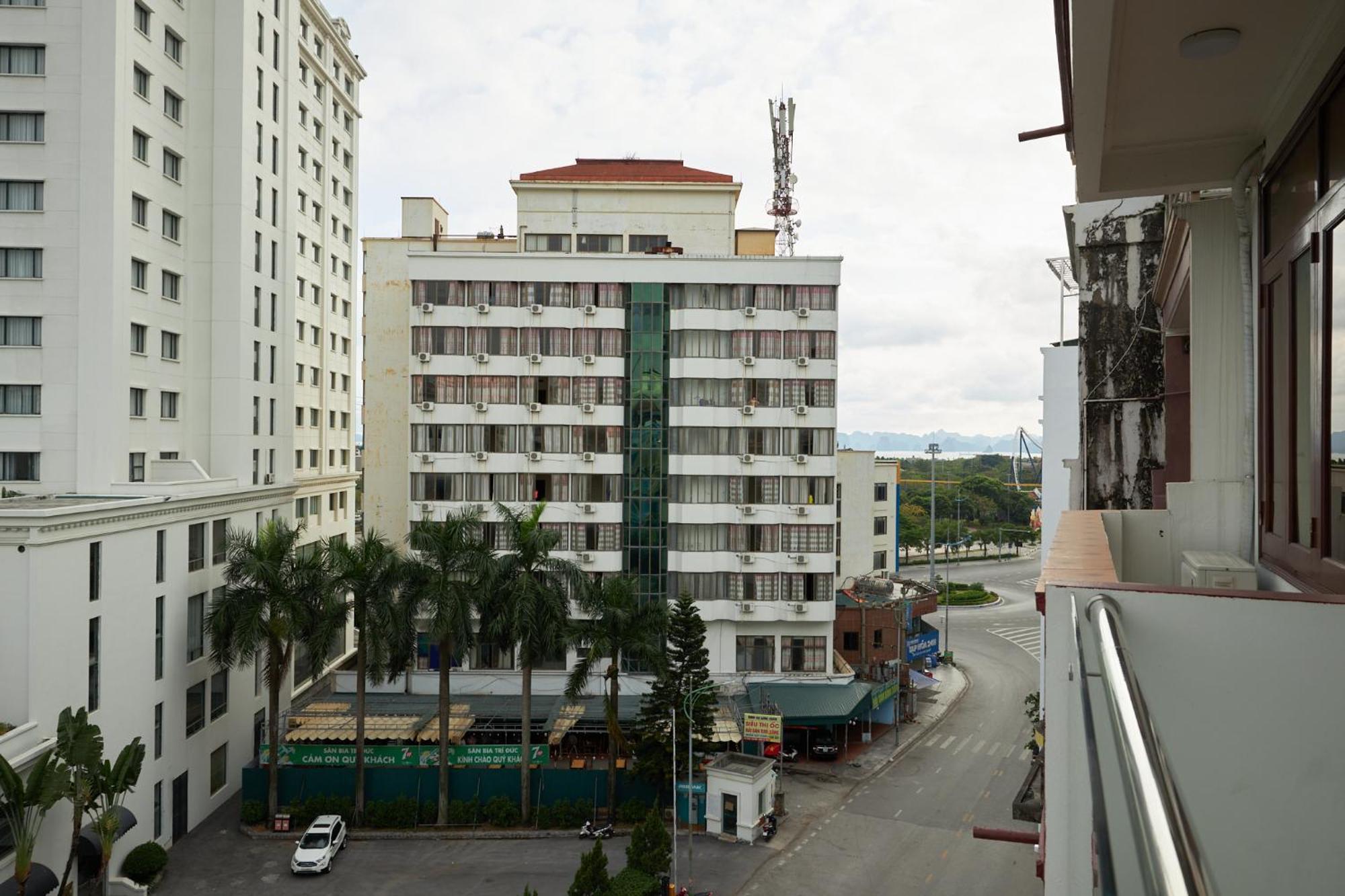 Van Nam Hotel Ha Long Exterior foto